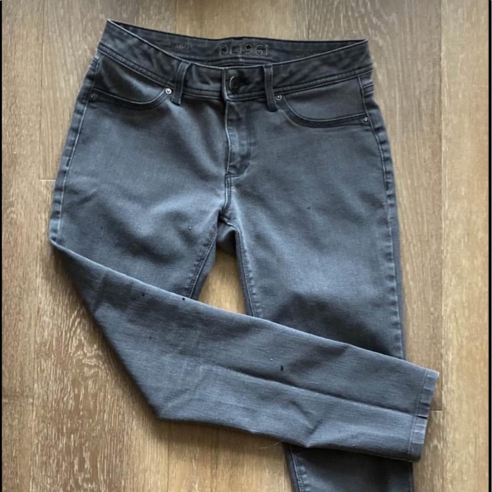 DL1961 Emma Jeans in Stone